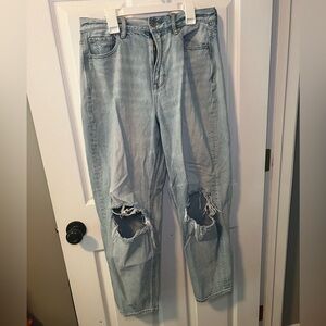 American Eagle Relaxed Mom Jeans Light Wash Size 8 Women’s